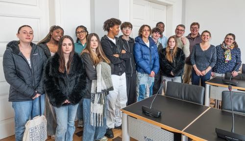 Berufsschüler, Lehrer und OB Wolfram Britz im Bürgersaal im Rathaus.