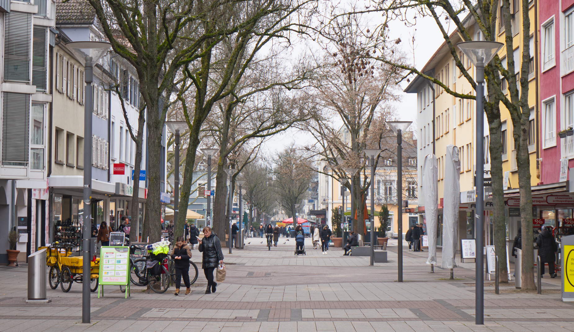 Die Fußgängerzone an einem Donnerstagmittag. 
